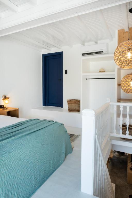 Posteľ alebo postele v izbe v ubytovaní InTown Mykonos- Two Bedrooms Duplex House