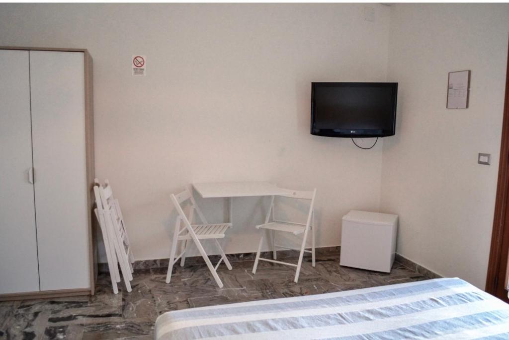 Televízia a/alebo spoločenská miestnosť v ubytovaní Pompei Gryllus