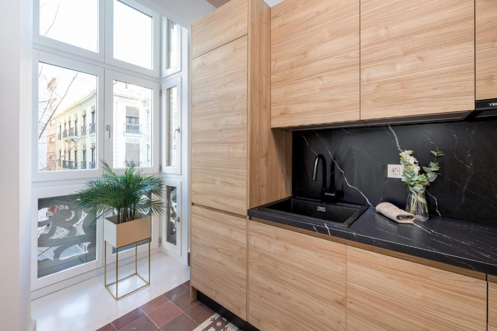 Luxury Gran Via Apartments - 15