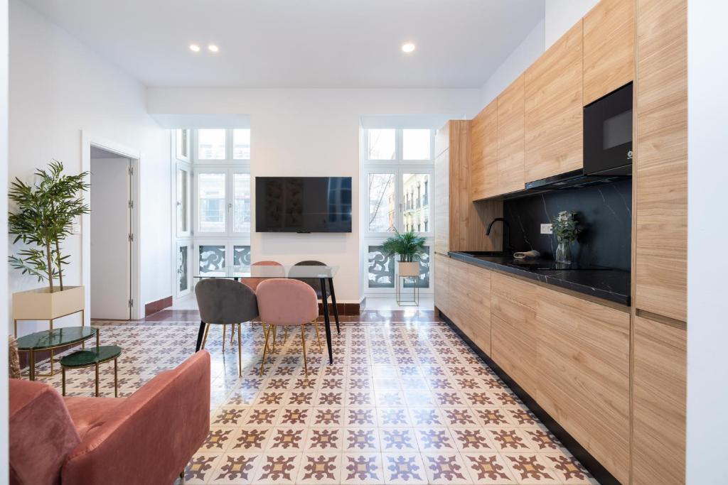 Luxury Gran Via Apartments - 3