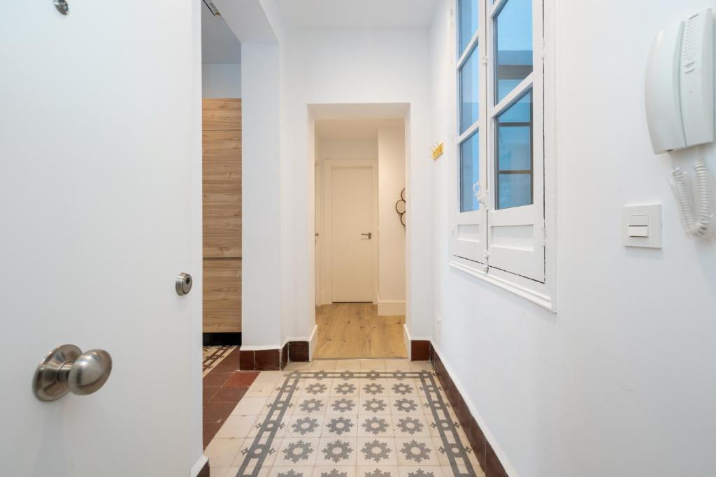 Luxury Gran Via Apartments - 17