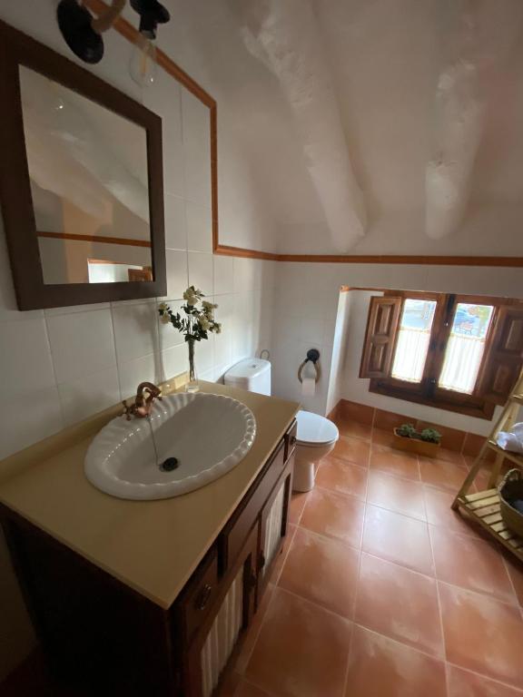 Koupelna v ubytování Acogedora Casa Rural en Olvera La Morada