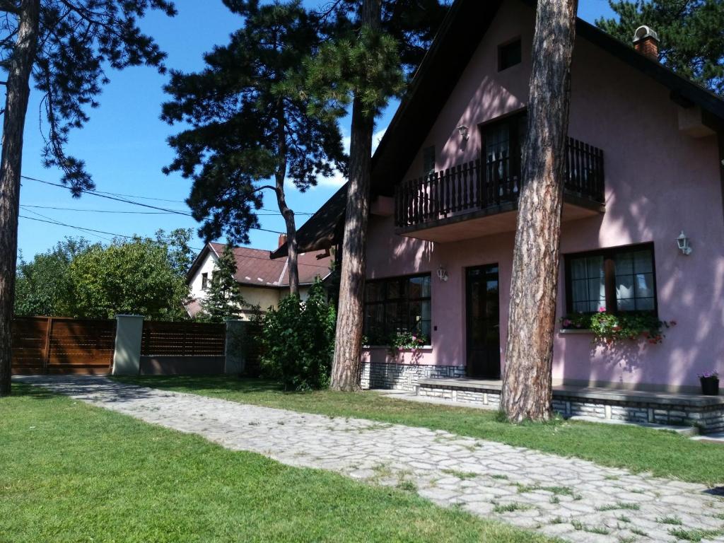Budova, v ktorej sa vila nachádza