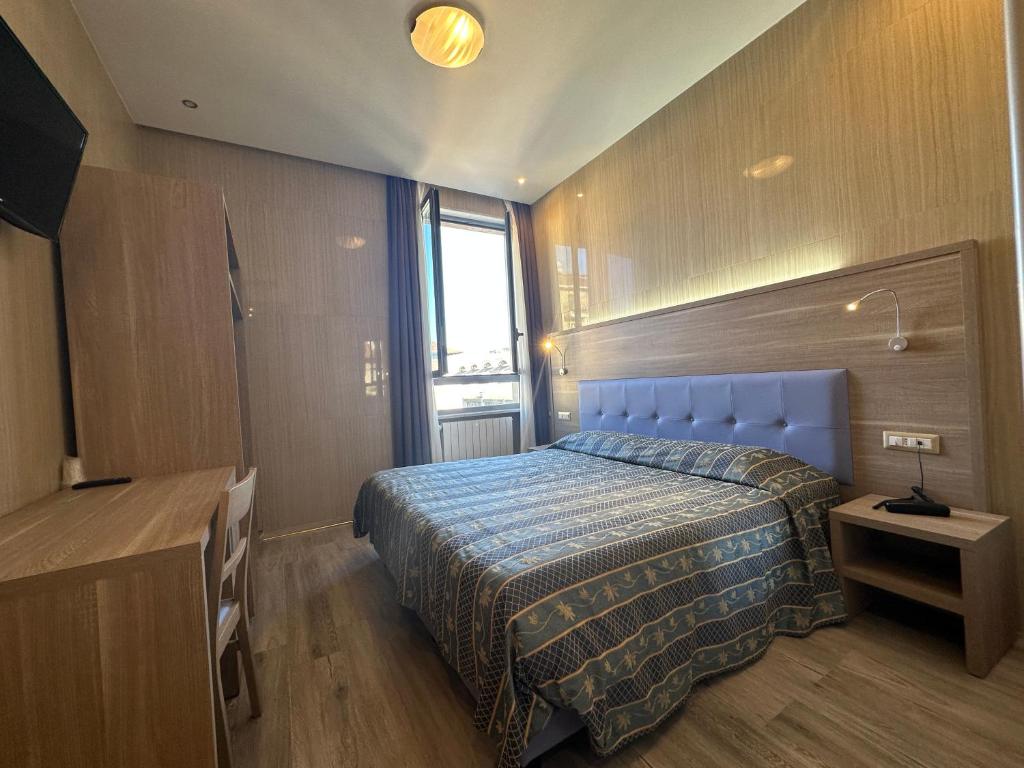 Postel nebo postele na pokoji v ubytování Hotel Midway