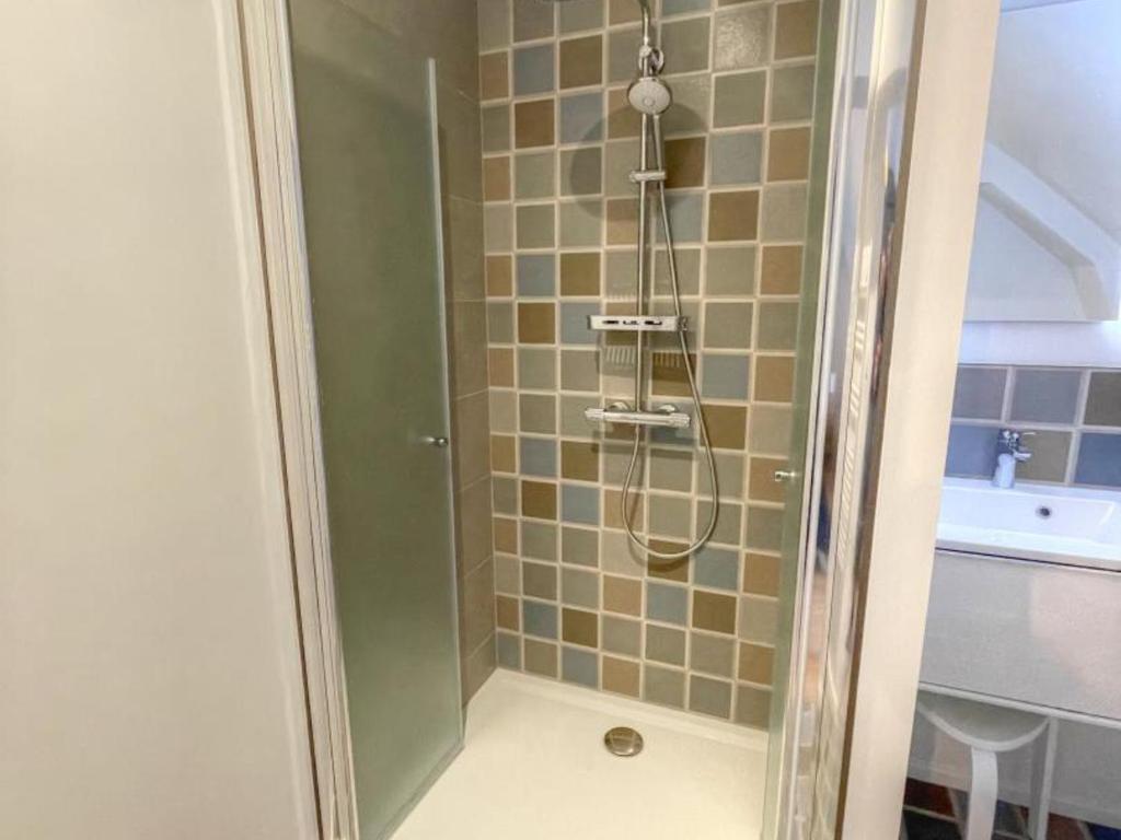 Kúpeľňa v ubytovaní Gîte charmant avec piscine chauffée, proche d'Amboise et des châteaux de la Loire - FR-1-381-524