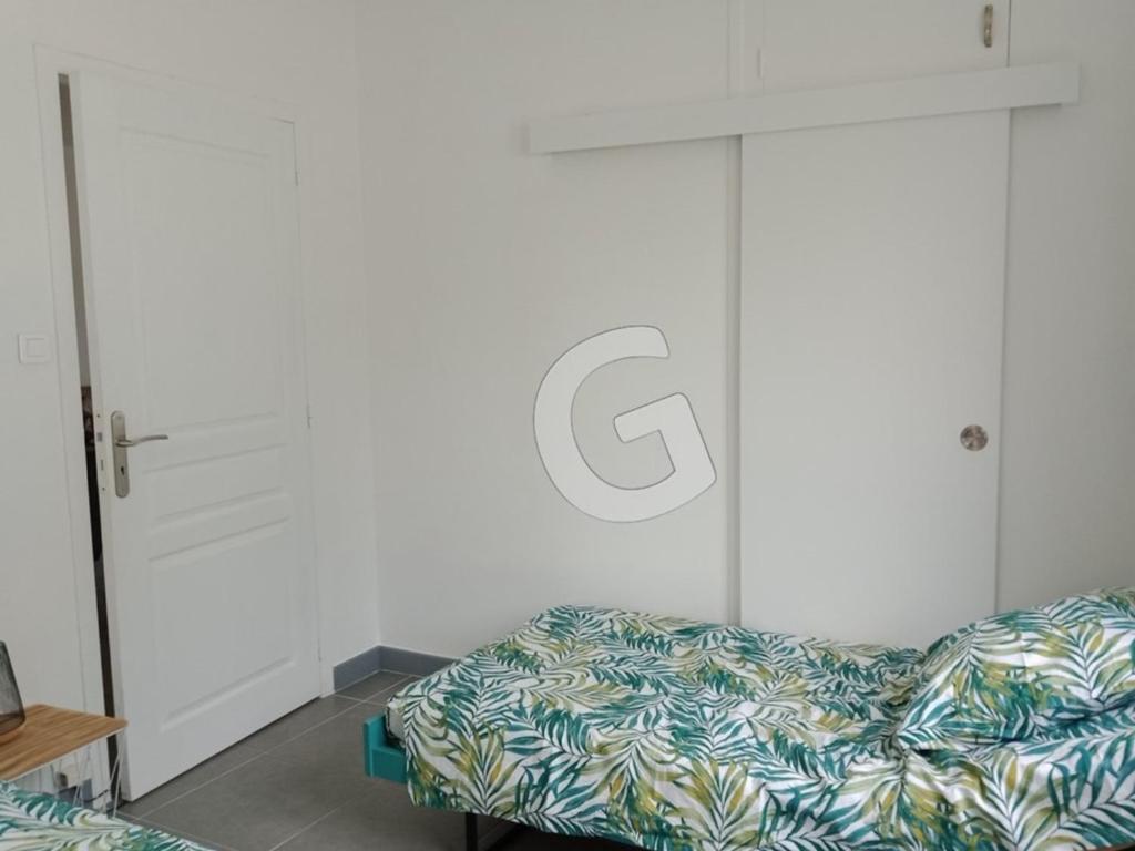 Posteľ alebo postele v izbe v ubytovaní Maison proche mer pour 8 personnes avec terrasse, proche commerces et activités, La Tranche-sur-Mer - FR-1-357-297