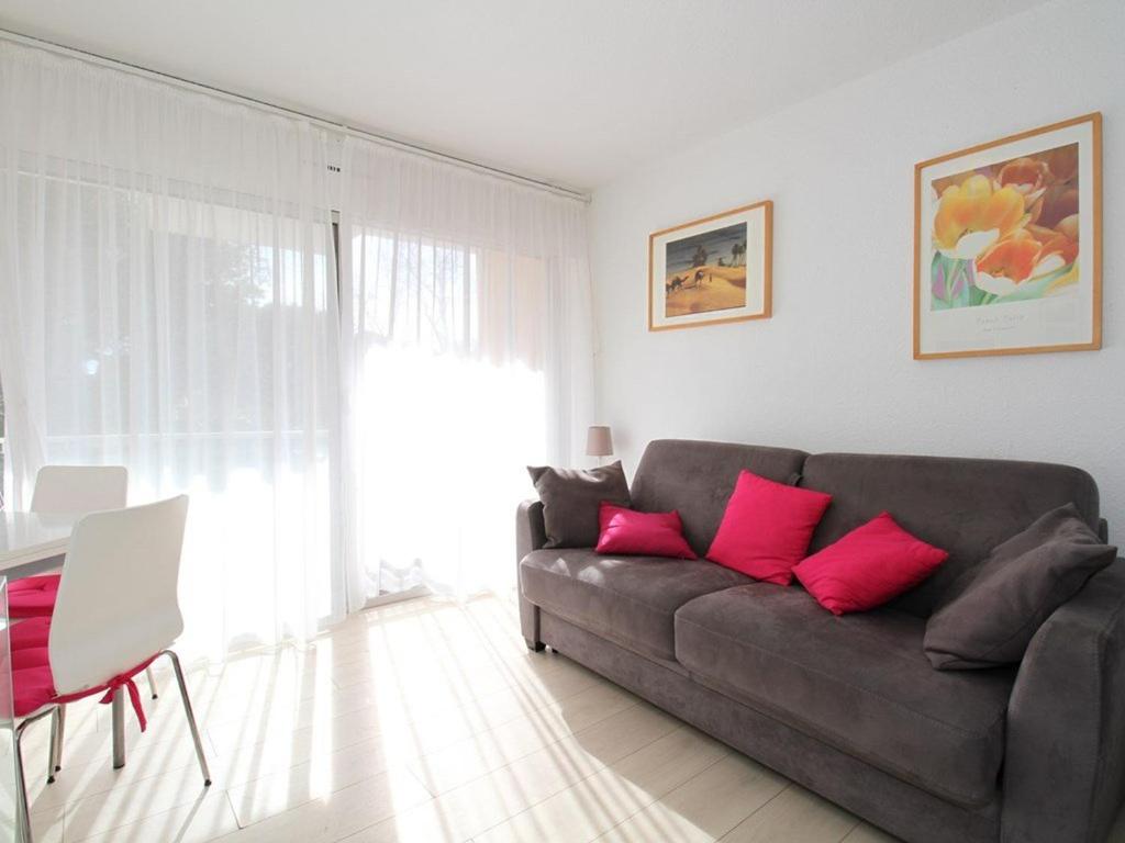 Posedenie v ubytovaní Studio Cosy avec Terrasse, Clim, WiFi et Parking, Proche Centre et Plage - FR-1-553-197