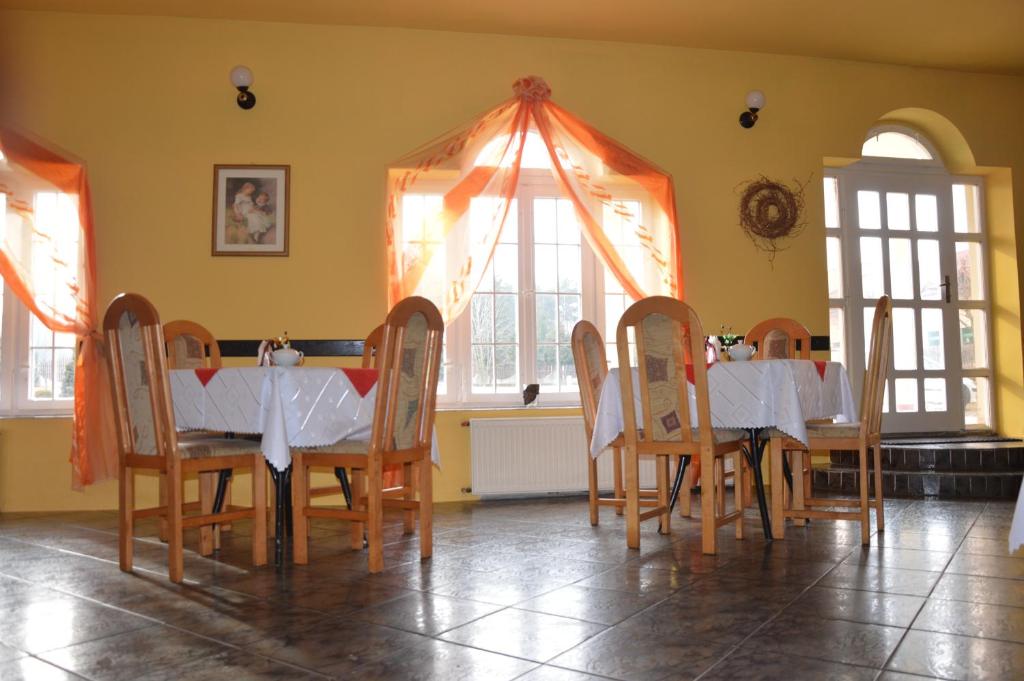 Restaurace v ubytování Hotel Pod Dębami