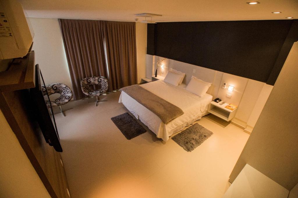 En eller flere senger på et rom på Golden Plaza Hotel