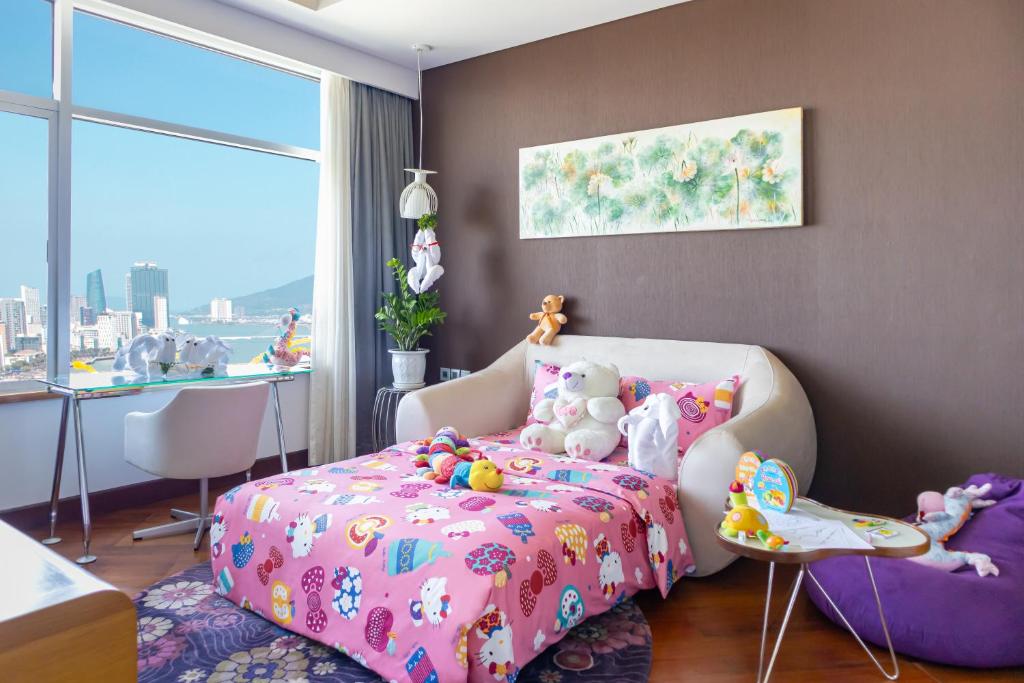 Family Suite - High Floor with Executive Lounge access