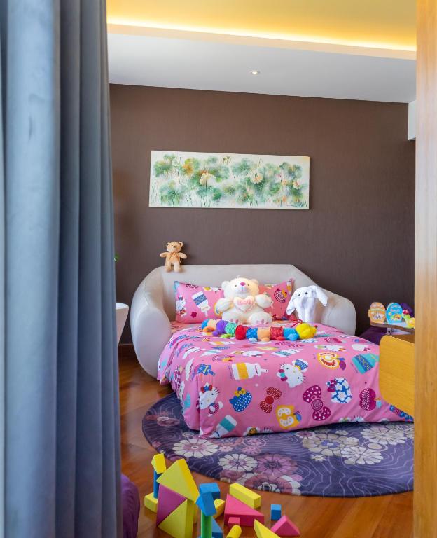 Family Suite - High Floor with Executive Lounge access