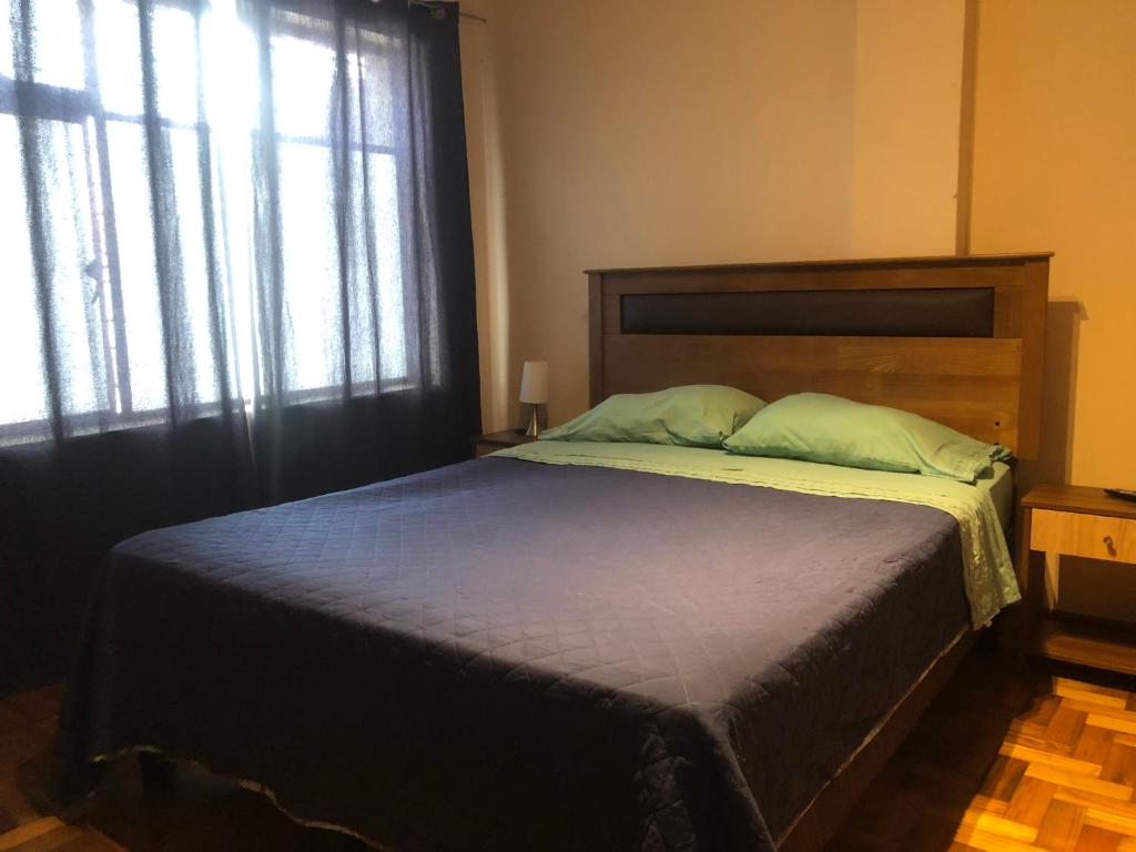 Кровать или кровати в номере Hostal NAU