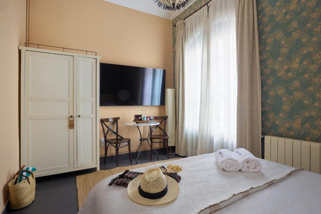 Televízia a/alebo spoločenská miestnosť v ubytovaní Hostal Poblenou