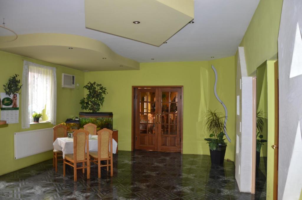 Posezení v ubytování Hotel Pod Dębami