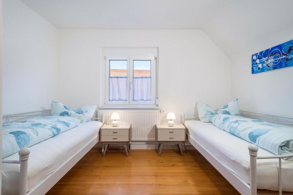 A bed or beds in a room at Thurnher
