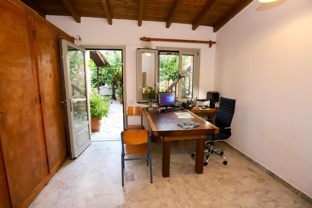 Fotografie z fotogalerie ubytování Bastas Hotel & Studios v destinaci Lákka