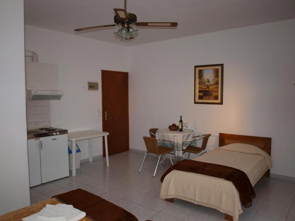123 Armonia Studios - Studio (3 Adults)