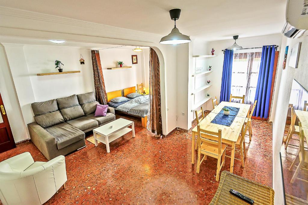 Posezení v ubytování Misericordia Central 4-Bedroom Apartment with Lift