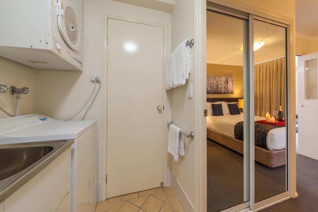 West End Central Apartments - Resim 21