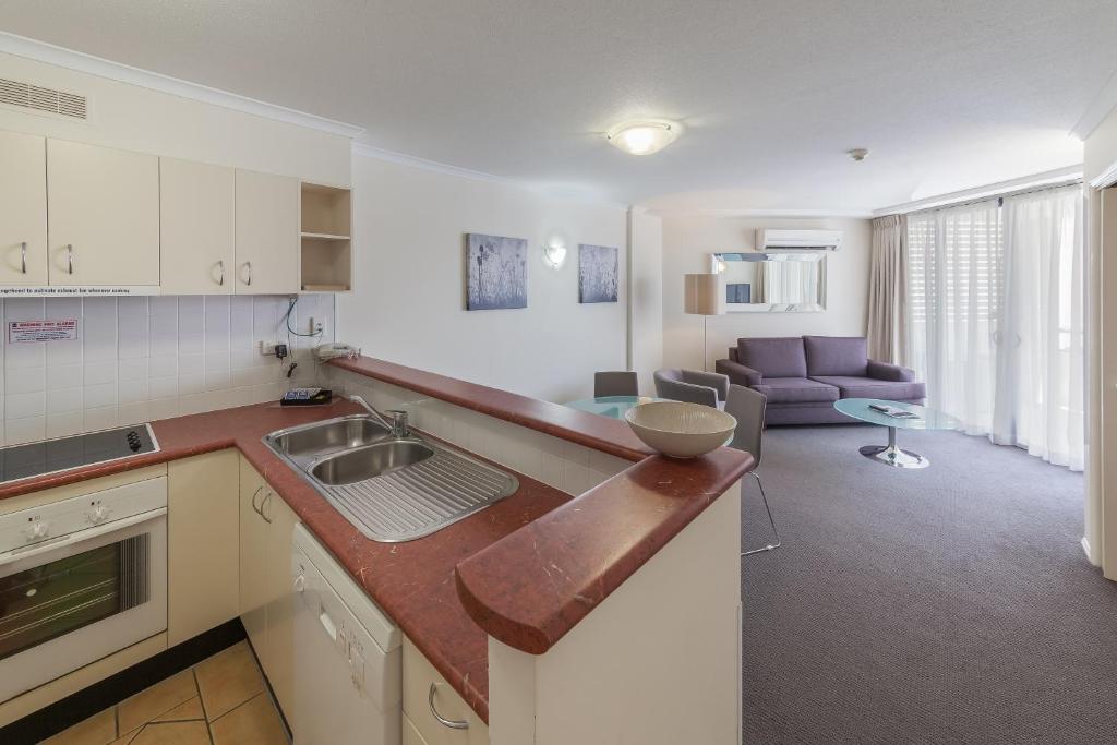West End Central Apartments - Resim 37