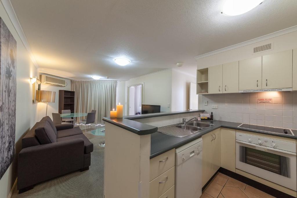 West End Central Apartments - Resim 24