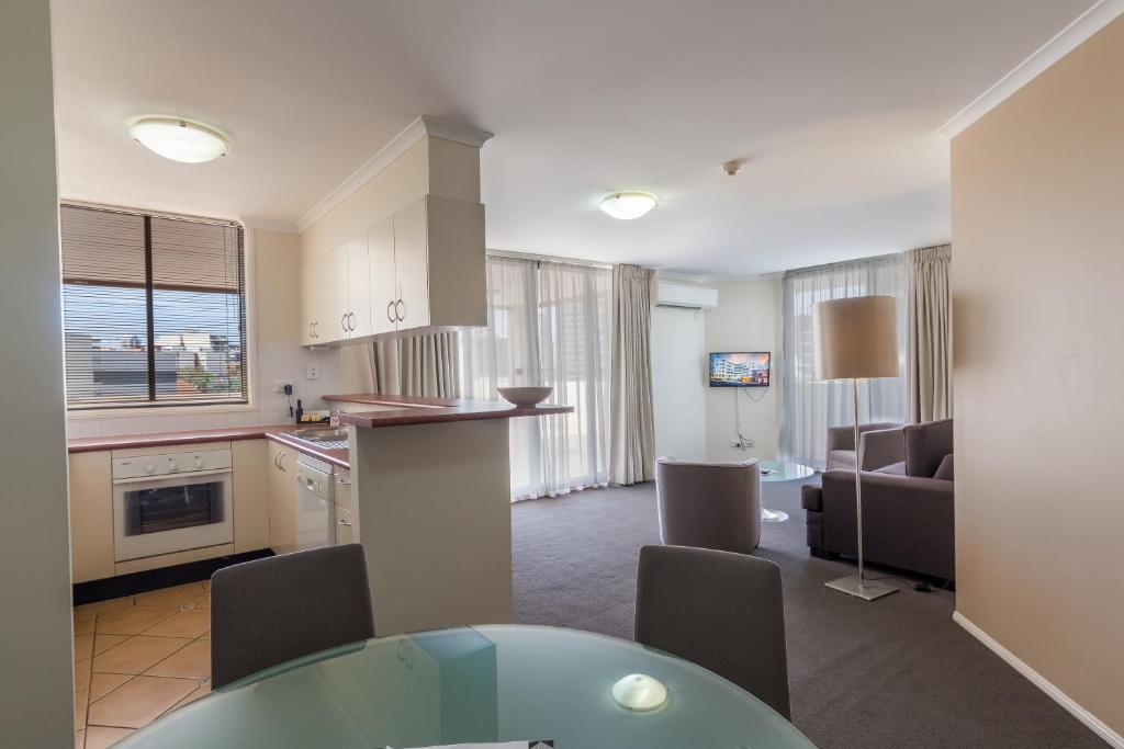 West End Central Apartments - Resim 29