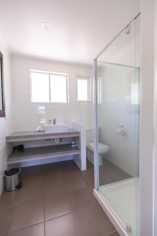 Lake Breeze Motel - Resim 36