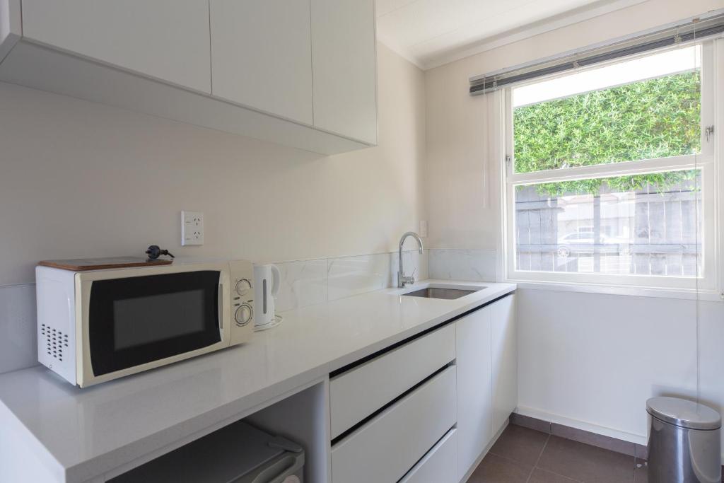 Lake Breeze Motel - Resim 38