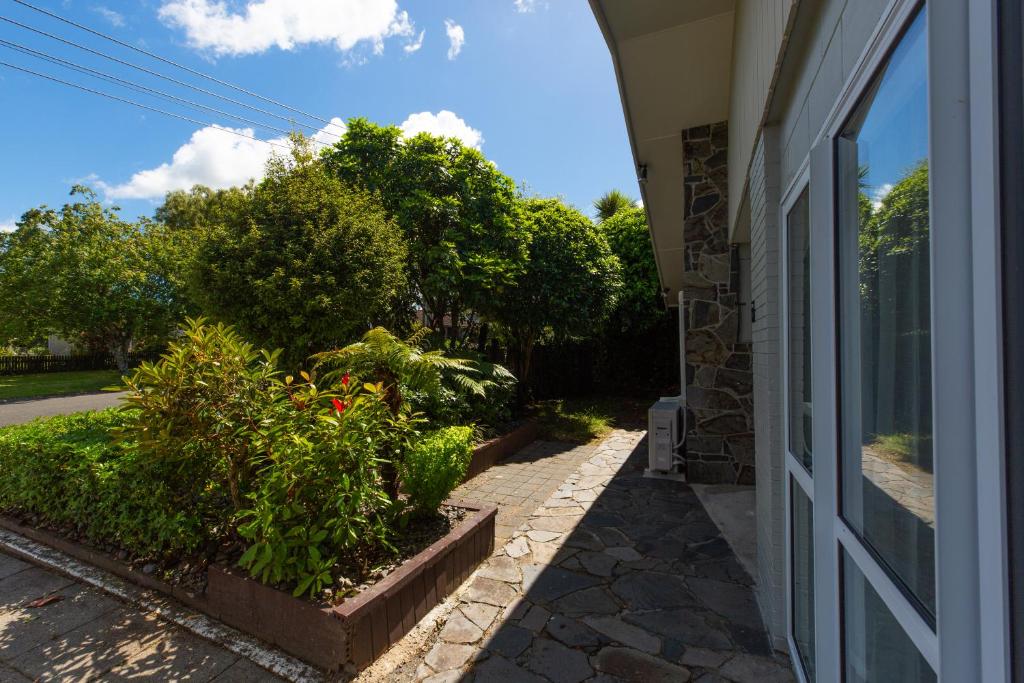 Lake Breeze Motel - Resim 41