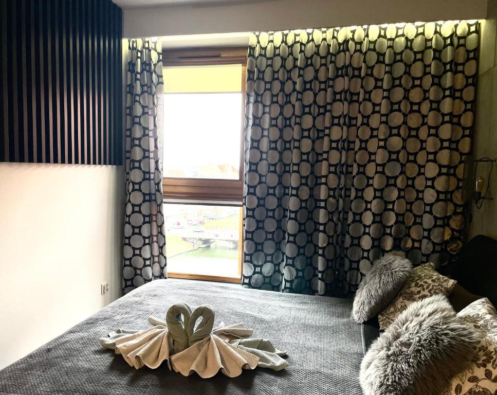 Posteľ alebo postele v izbe v ubytovaní MagSpace River View Jacuzzi Apartment