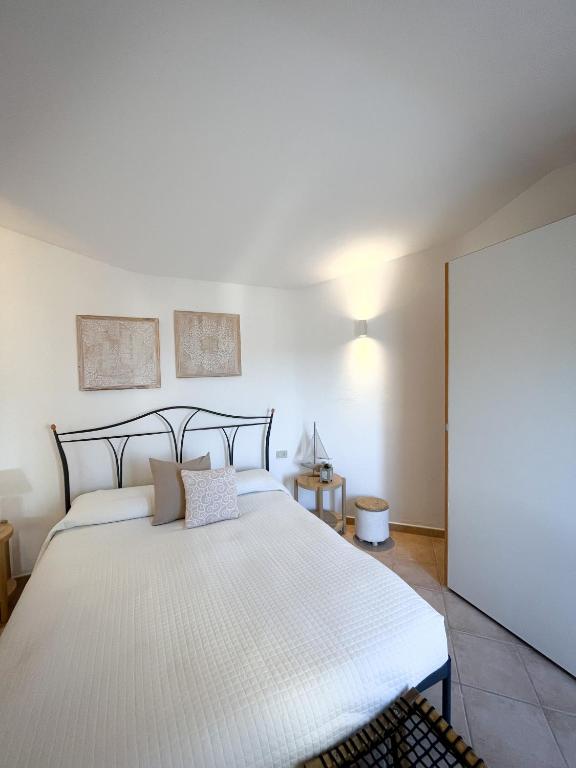 A bed or beds in a room at Casa Carmen - Attico vista mare