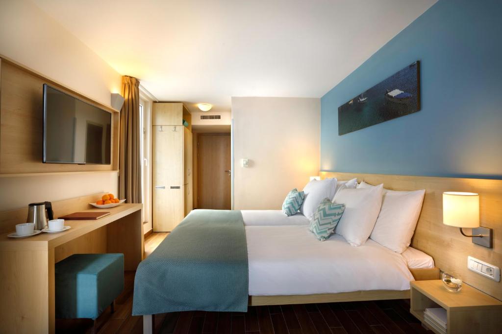 Valamar Bellevue Resort - All Inclusive - 11