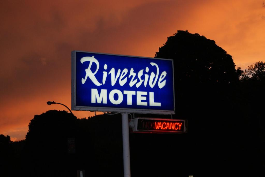Certifikát, hodnocení, plakát nebo jiný dokument vystavený v ubytování Riverside Motel