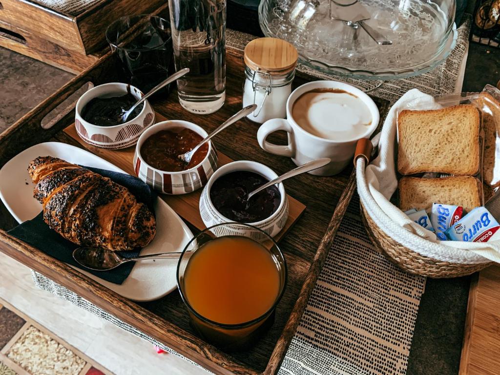 Jedlo v ubytovaní bed & breakfast alebo blízkom okolí