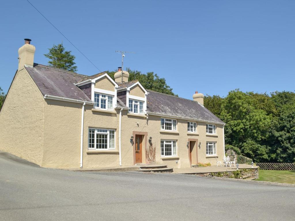 Leweston Farmhouse, Camrose (updated prices 2024)