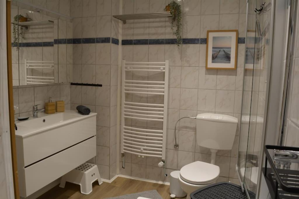 Koupelna v ubytování Ferienhaus Kiebitznüst in Emden