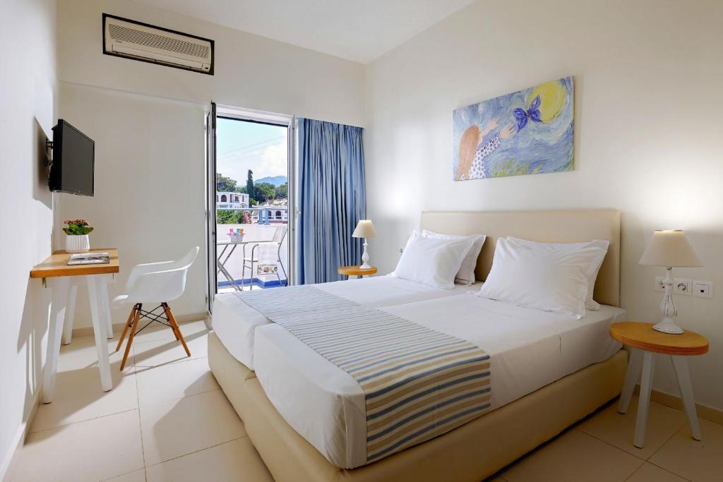 Posteľ alebo postele v izbe v ubytovaní Vasia Ormos Hotel (Adults Only)