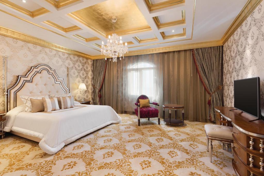 Grand Regency Doha, Trademark Collection by Wyndham - Al Kaabi 配一王床的Al Kaabi套房