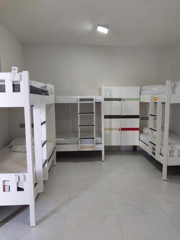 Palanda nebo palandy na pokoji v ubytování MANERO POUSADA e HOSTEL