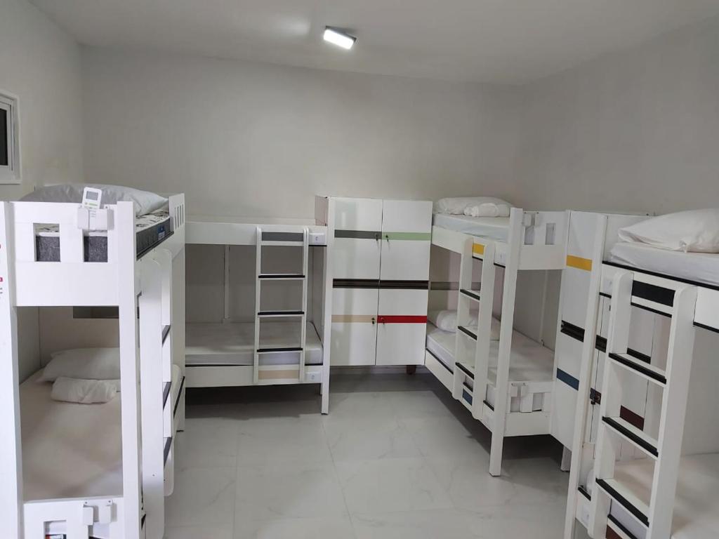 Palanda nebo palandy na pokoji v ubytování MANERO POUSADA e HOSTEL