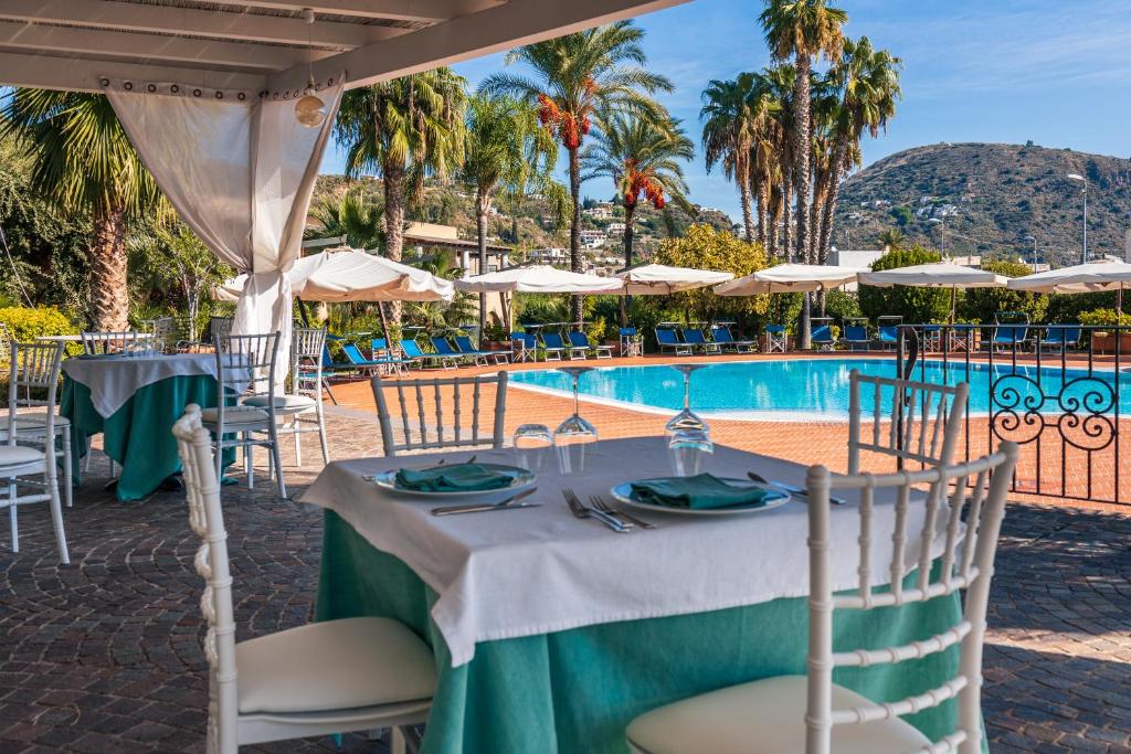 Bazén v ubytování Hotel Aktea nebo v jeho okolí