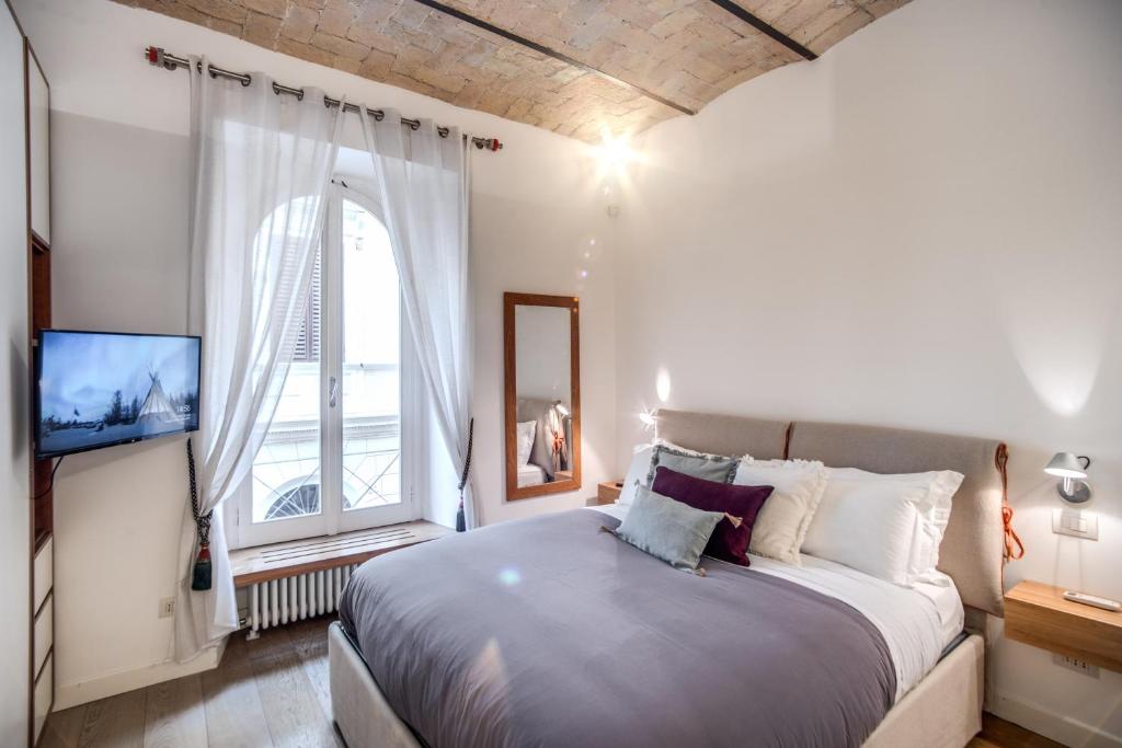 A bed or beds in a room at PgrHome Borgo Vittorio