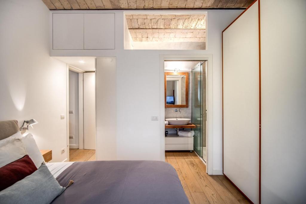 A bed or beds in a room at PgrHome Borgo Vittorio