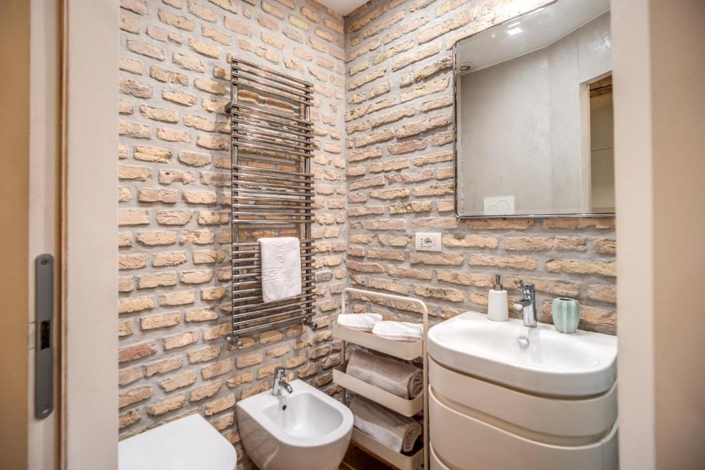 A bathroom at PgrHome Borgo Vittorio