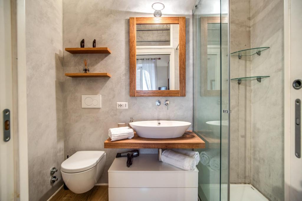 A bathroom at PgrHome Borgo Vittorio