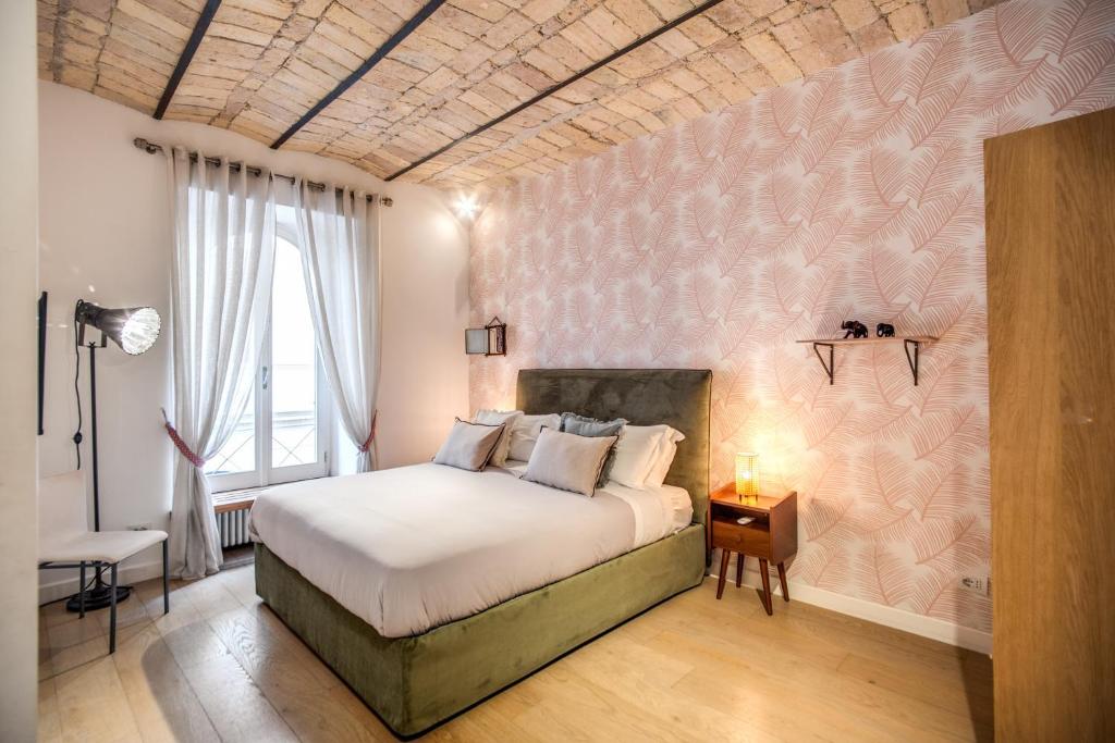 A bed or beds in a room at PgrHome Borgo Vittorio
