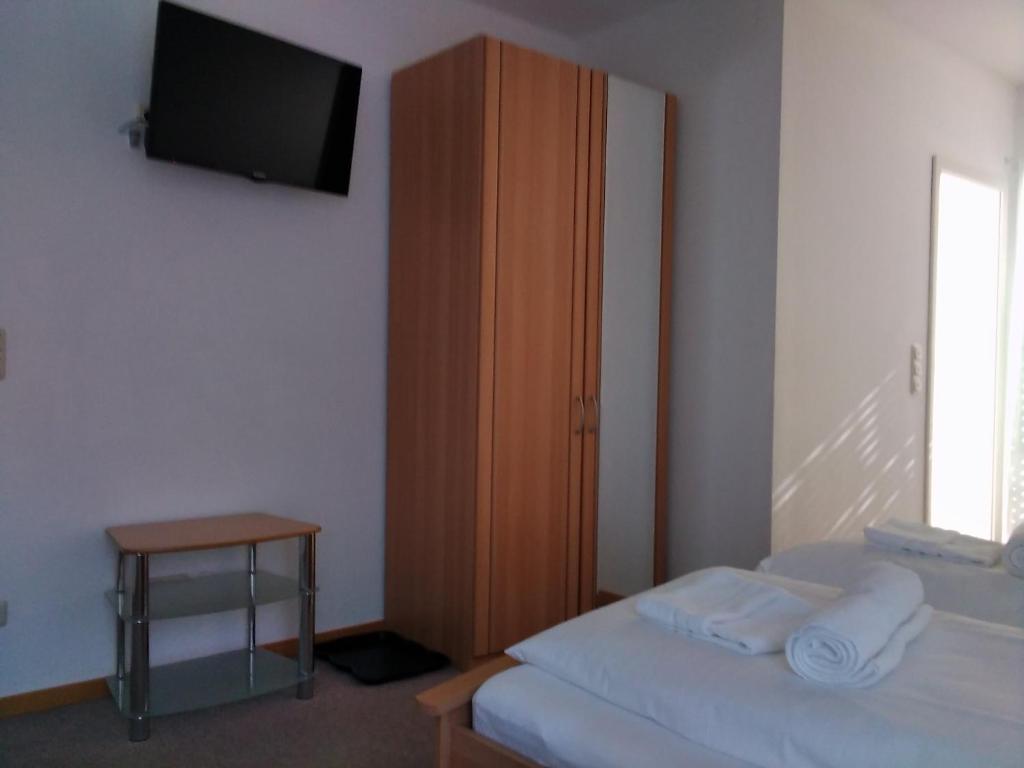 Postel nebo postele na pokoji v ubytování Gästehaus Helbighof