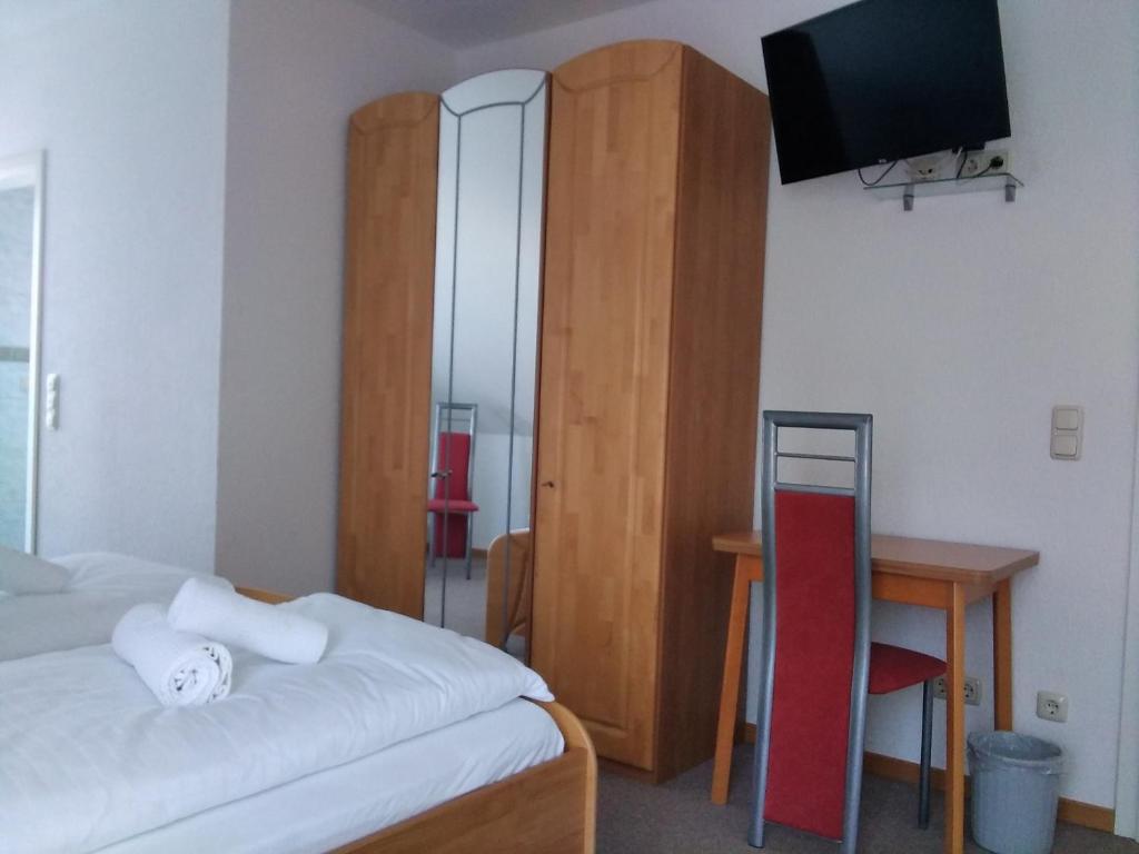 Postel nebo postele na pokoji v ubytování Gästehaus Helbighof