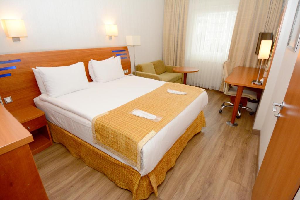 Holiday Inn Istanbul City, an IHG Hotel - Standard Queen Room
