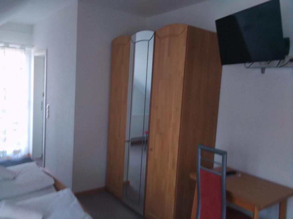 Postel nebo postele na pokoji v ubytování Gästehaus Helbighof
